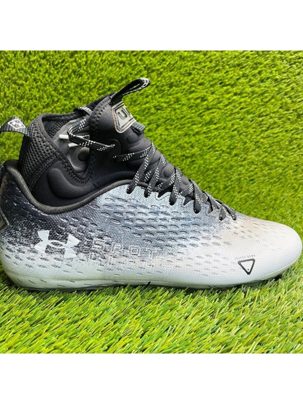 Under Armour Spotlight Lux MC 2.0 Mens Size 11.5 Black White Football Cleats